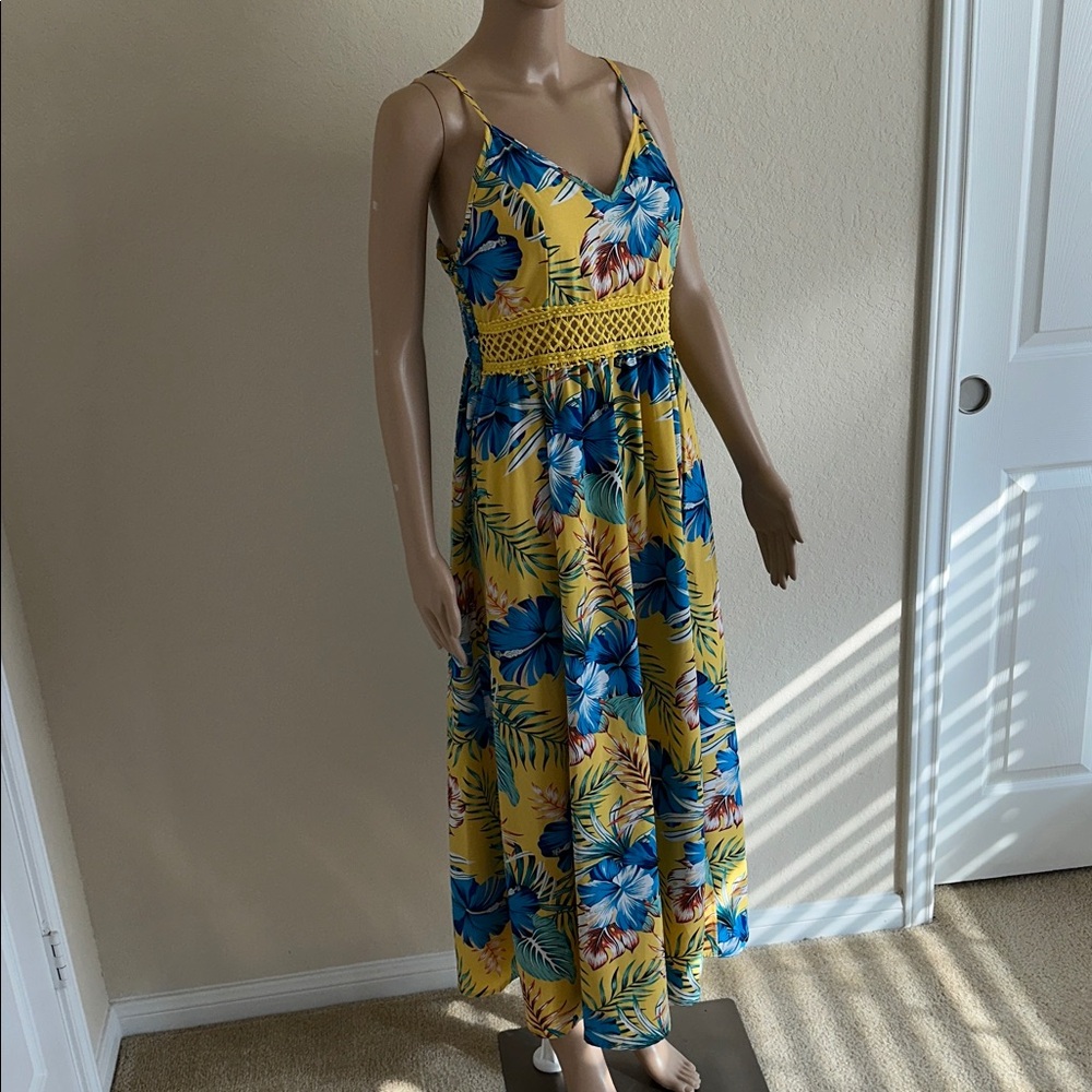 Floral Tropical Maxi Dress Smocked Back Flowy Size M - Picture 2 of 13